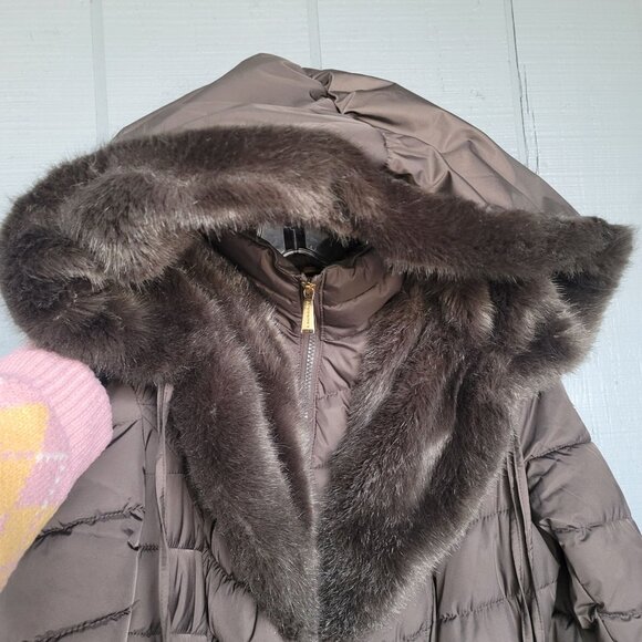 Laundry by Shelli Segal Faux-Fur Trim Hooded Puffer Belted Coat. Size M - Picture 7 of 11